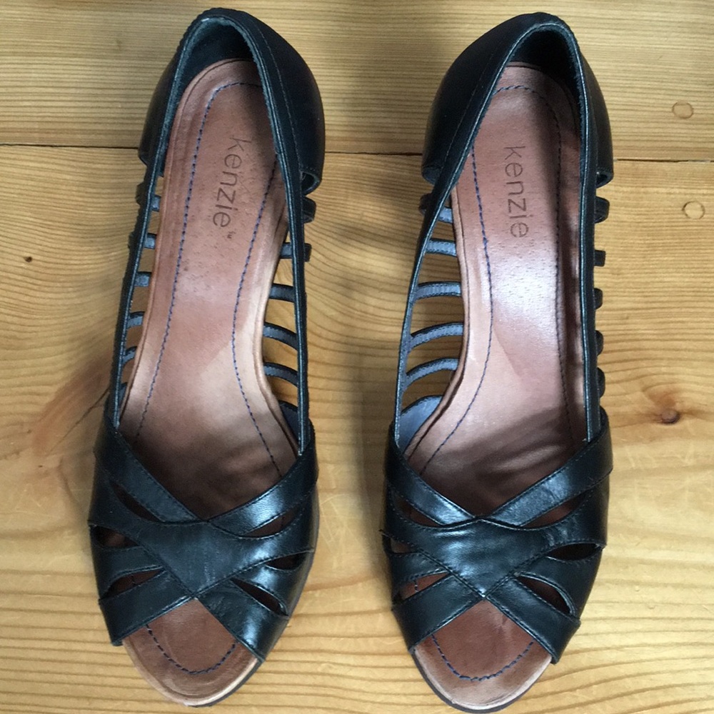 Black Kenzie Peep toe Wedge Heel
